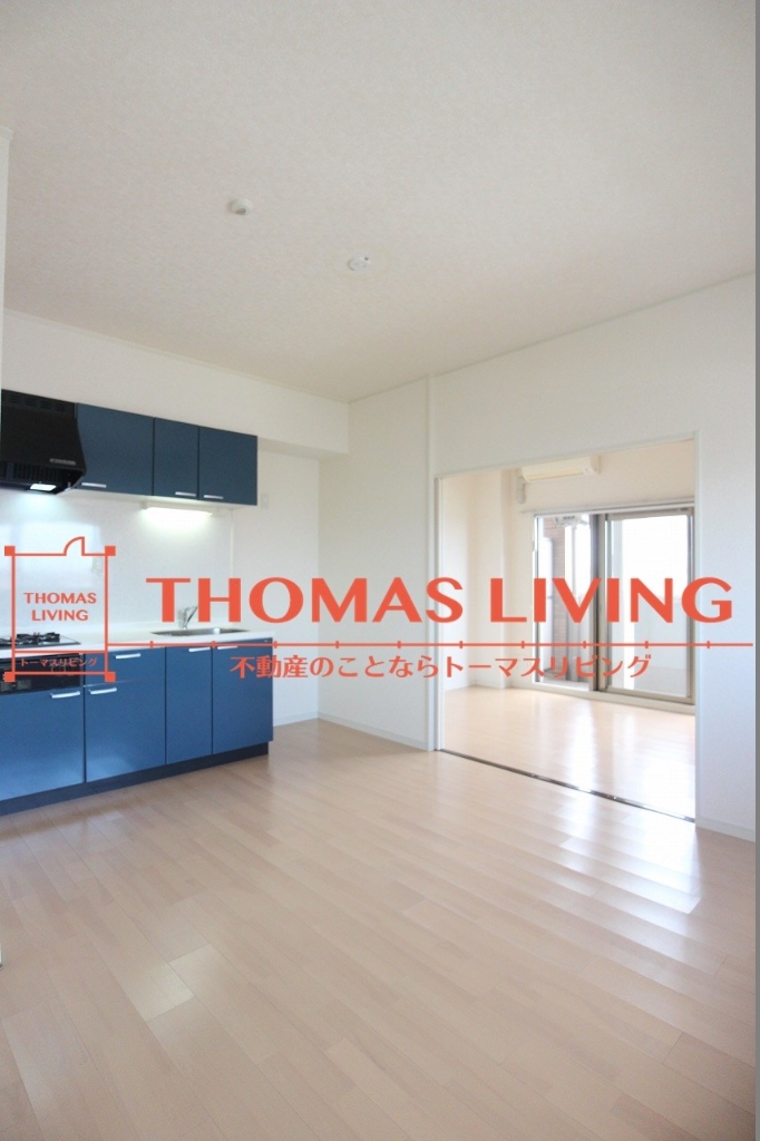 居室・リビング　白を基調としたオシャレなリビング