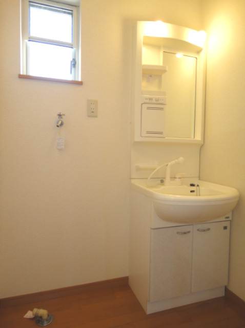 洗面設備　独立洗面化粧台が付いています