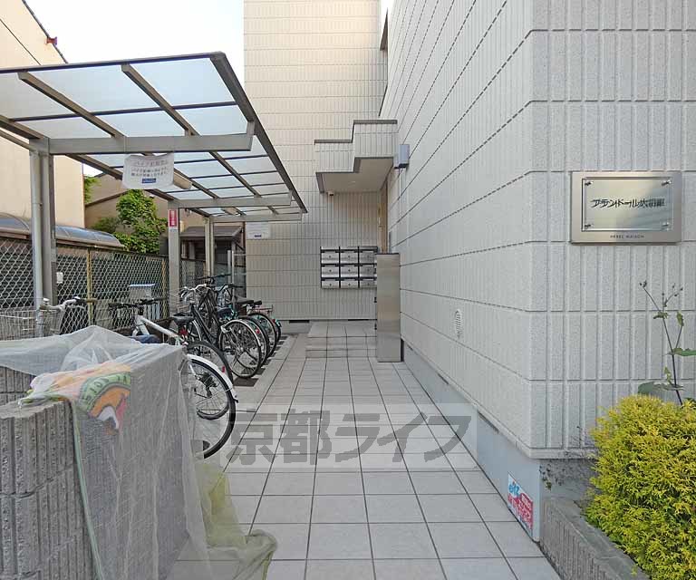 エントランス　お洒落な通路です