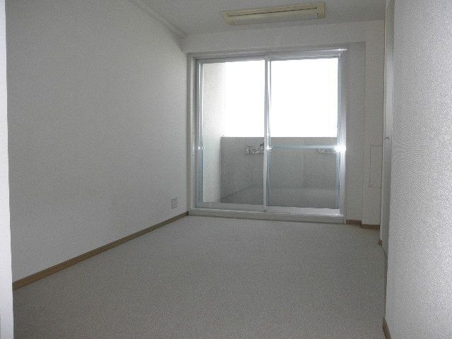 居室・リビング　室内