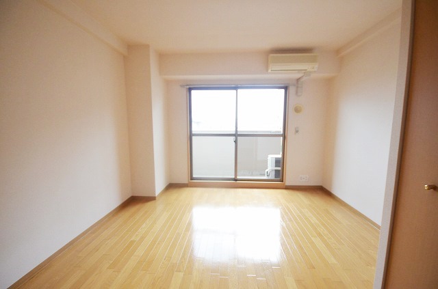 居室・リビング　別号室の写真です