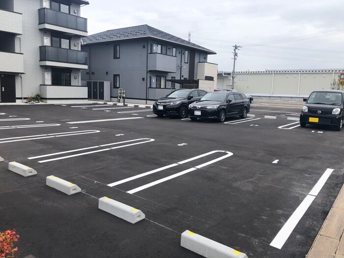 駐車場　2台目もお気軽にお問合せください♪