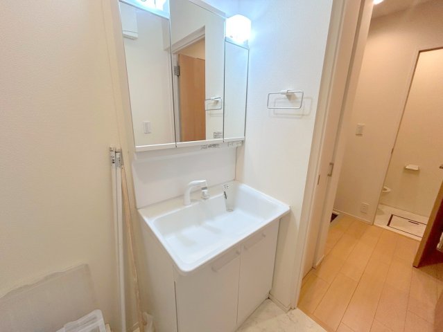 洗面設備　★三面鏡裏が収納になっているシャンプードレッサーs★