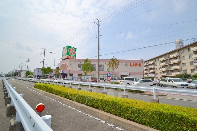 スーパー　ライフ　崇禅寺店（スーパー）まで606m