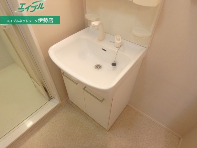 洗面設備　同型参考写真