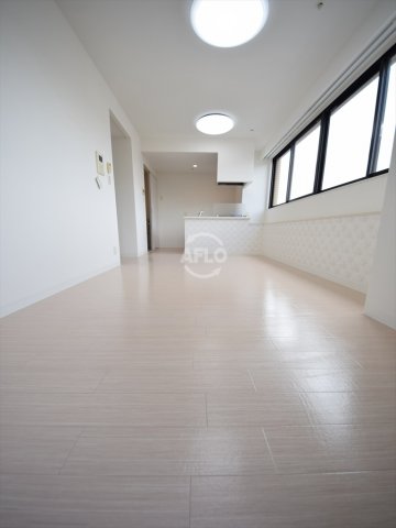 居室・リビング　クリスタルブライト本町東　リビング