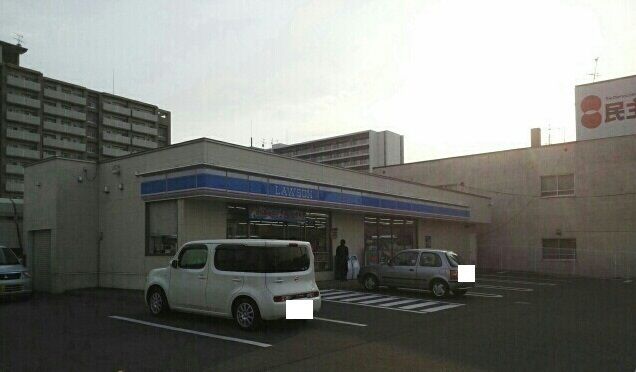 コンビニ　ローソン 旭川１条４丁目店（コンビニ）まで180m