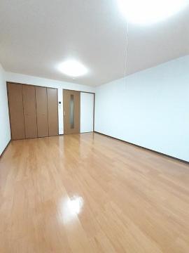 居室・リビング　室内