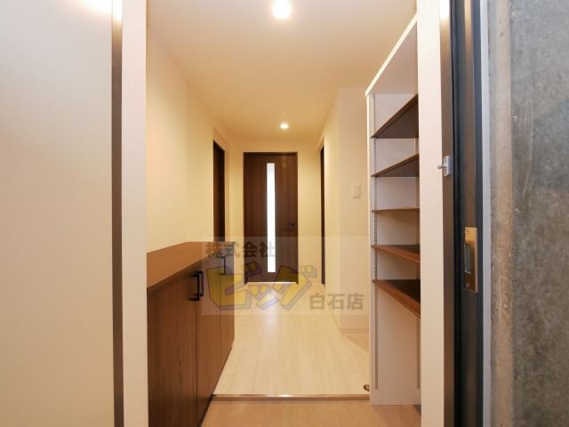 玄関　シューズボックスの収納力たっぷりの玄関です♪