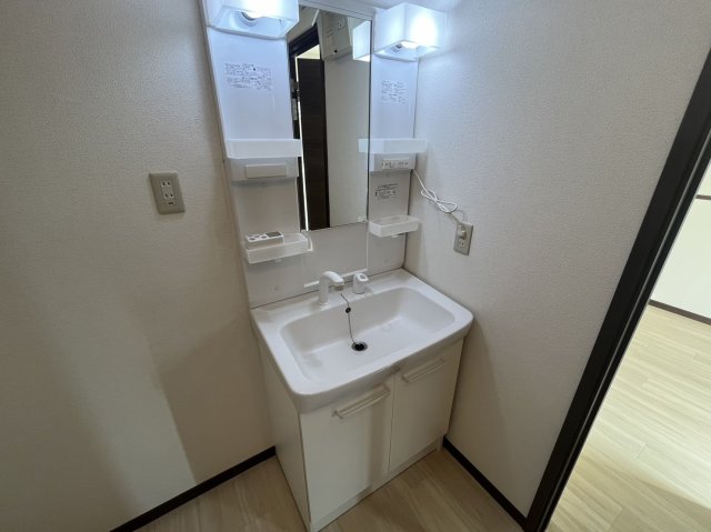 洗面設備　※同物件別号室の写真になります