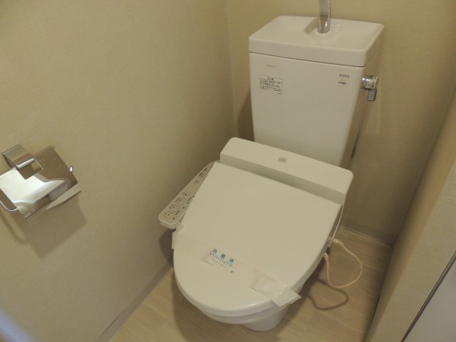 トイレ　ウォシュレット付き