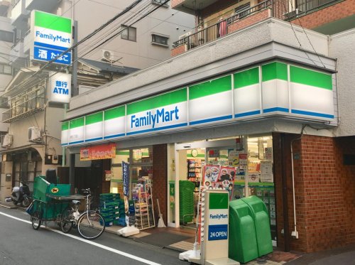 コンビニ　ファミリーマート 巣鴨三丁目店（コンビニ）まで216m