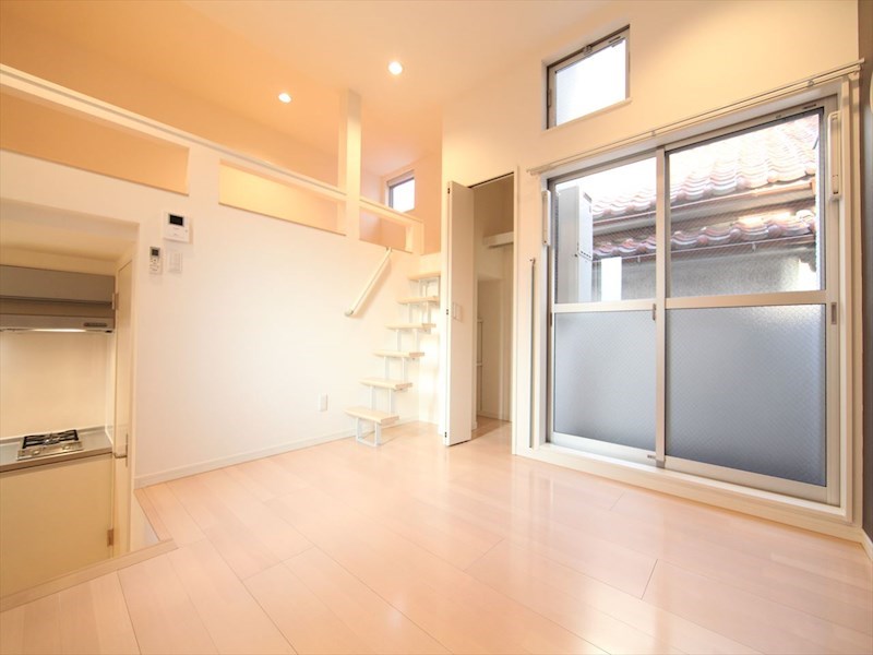 居室・リビング　洋室6帖　ロフト6.7帖（収納にも寝室にも使用できます）