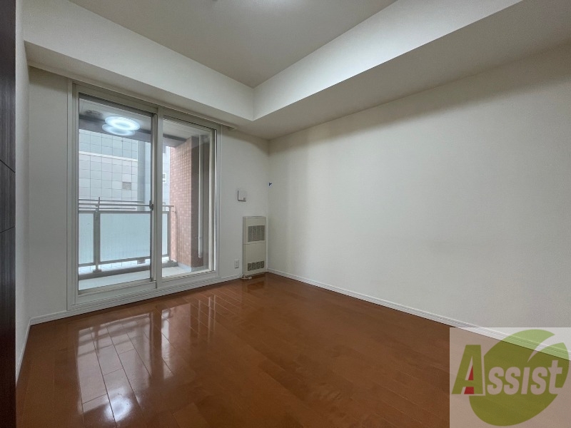 その他部屋・スペース　寝室はこちらです。光が差し込む、温かみのあるお部屋です。