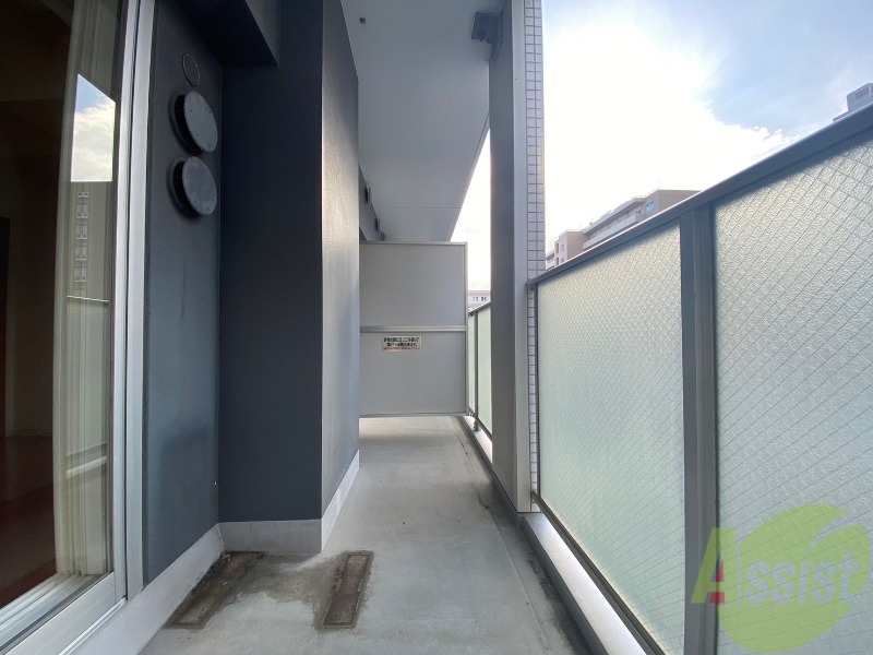 バルコニー　バルコニーは幅があり、広い印象を受けました。