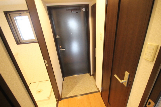 玄関　※別部屋の写真です