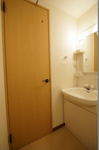 洗面設備　「あると便利な独立洗面台です」