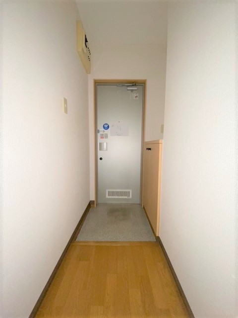 玄関　「玄関からの様子」