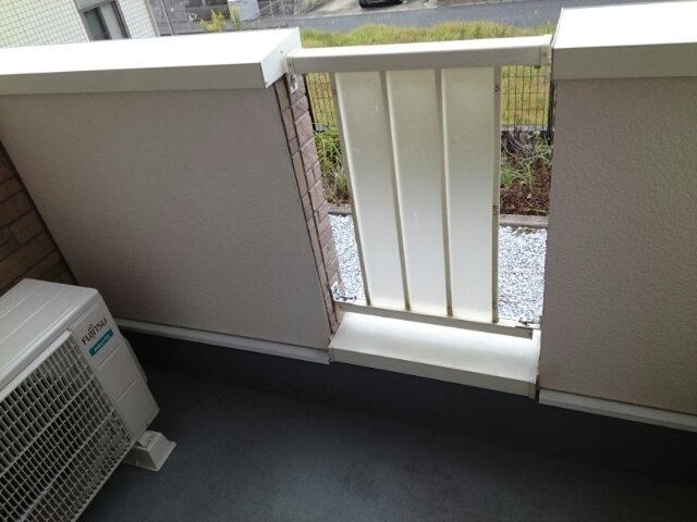 バルコニー　バルコニーからの眺めを楽しみながら食事をしませんか