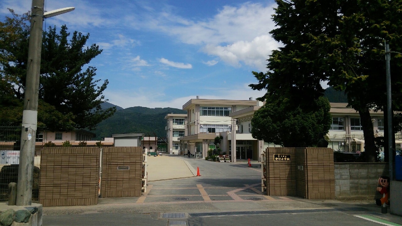 小学校　亀岡市立安詳小学校（小学校）まで800m