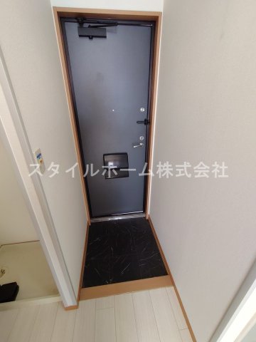 玄関　別部屋写真です。