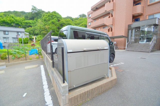 ドラックストア　クスリ岩崎チェーン府中南店（ドラッグストア）まで844m