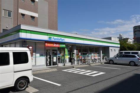 コンビニ　ファミリーマート 巽中四丁目店（コンビニ）まで66m