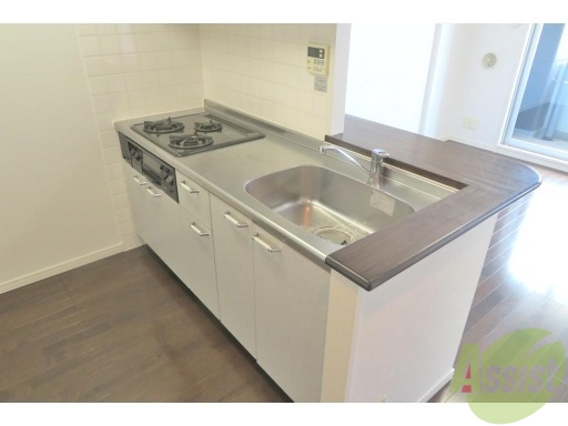 キッチン　カウンターキッチンで晩御飯を作るのは楽しいですよね。