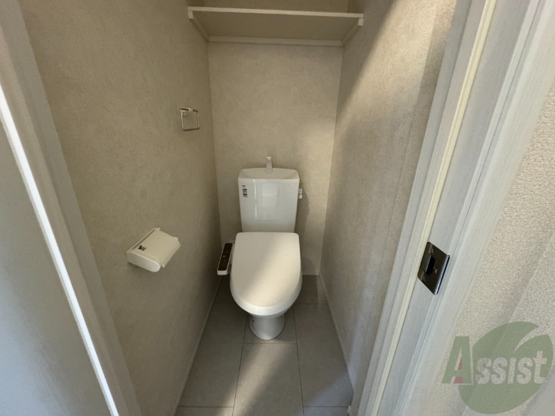 トイレ　トイレはウォシュレット機能付きです。安心して使用できますね。