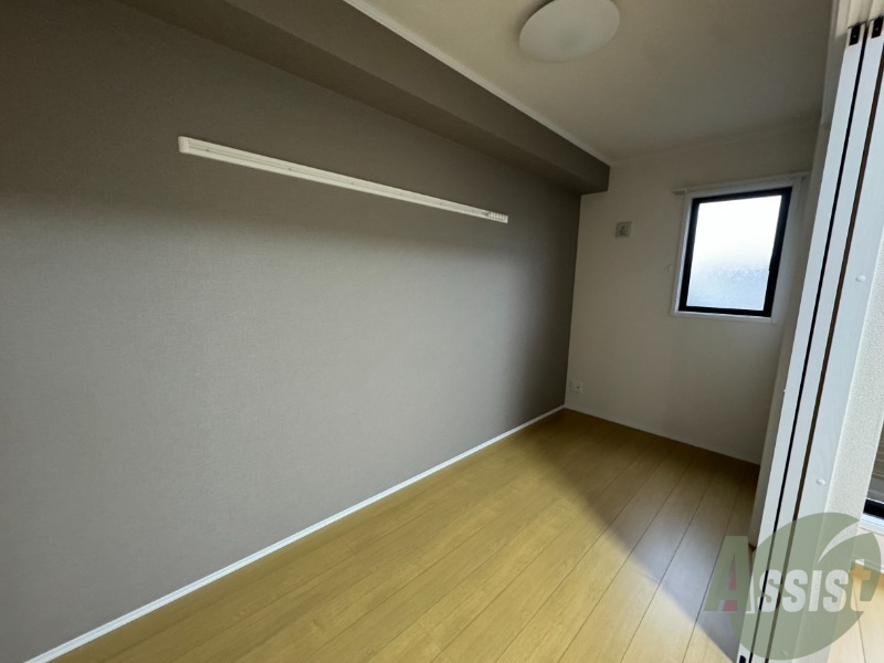 その他部屋・スペース　寝室になりそうな洋室です。シンプルで落ち着きますね。