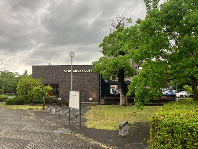 飲食店　スターバックスコーヒー博多の森店（飲食店）まで135m