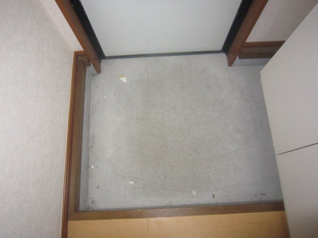 玄関　(イメージ）