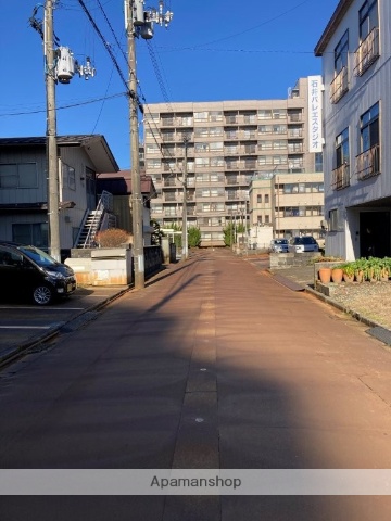 その他　前面道路（その他）まで0m