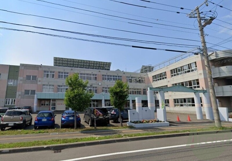 小学校　札幌市立米里小学校（小学校）まで352m
