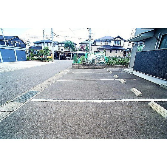 駐車場　１台込み無料です