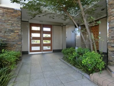 ロビー　オートロック付きで安心です☆