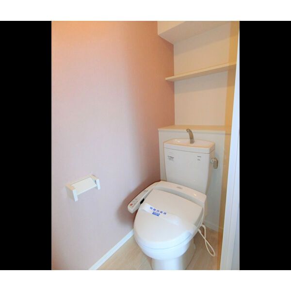 トイレ　嬉しい温水洗浄便座付き♪