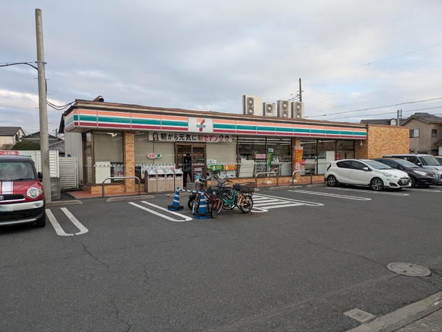 コンビニ　セブン－イレブン　越谷恩間中道店（コンビニ）まで180m