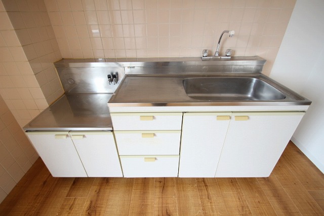 キッチン　同物件別室