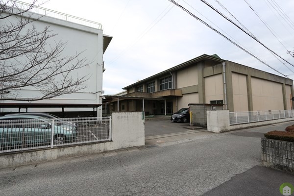 小学校　徳島市立昭和小学校（小学校）まで603m