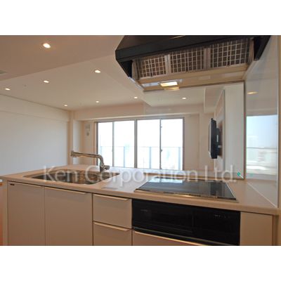 キッチン　同タイプ22階のお部屋を撮影。仕様が異なることがあります。