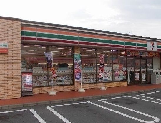 コンビニ　セブンイレブン（コンビニ）まで30m