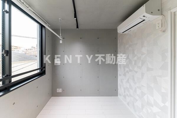 その他部屋・スペース　開放的な寝室です