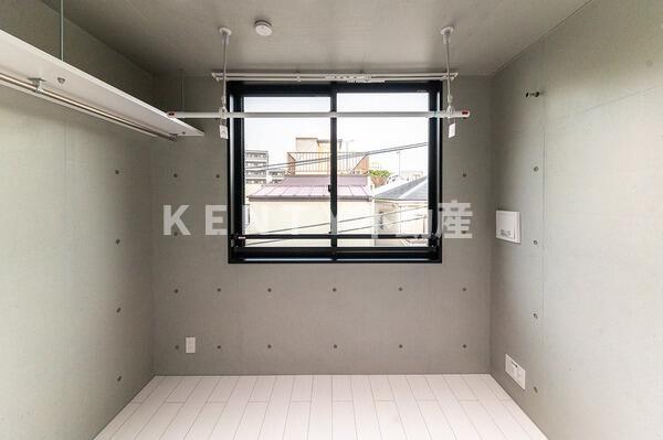 居室・リビング　こちらのリビングで趣味の時間をお楽しみください