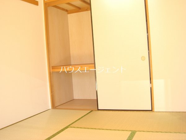 その他　和室にも収納あります。