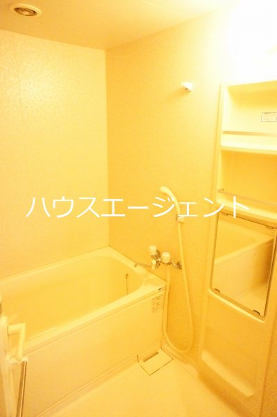 バス・シャワールーム　ゆったりお風呂です。疲れもとれますね。※参考画像