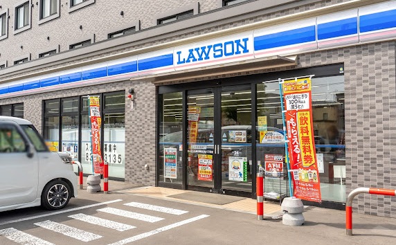 コンビニ　ローソン札幌月寒西2条八丁目店（コンビニ）まで201m