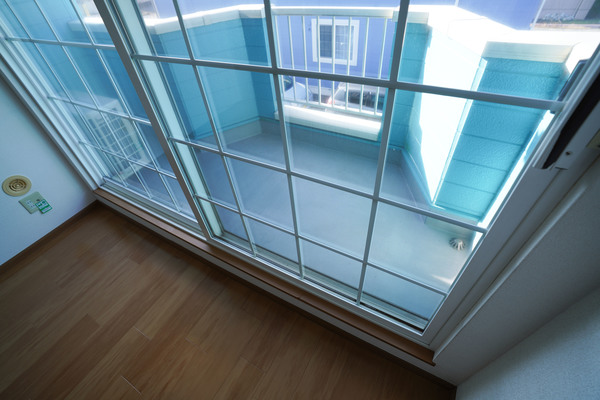 バルコニー　同じ建物の別なお部屋