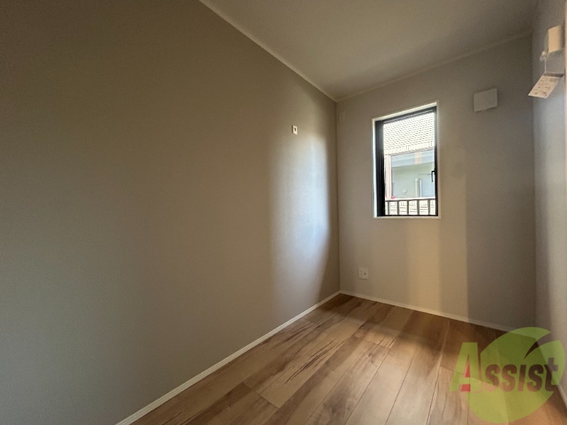 その他部屋・スペース　寝室になりそうな洋室です。シンプルで落ち着きますね。