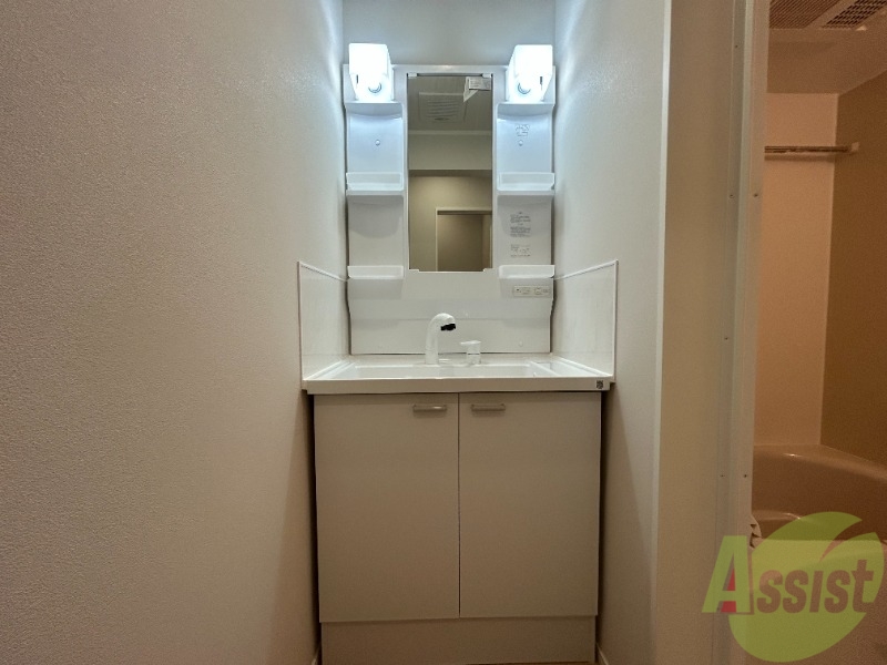 洗面設備　シャンプードレッサーなので身支度しやすそうですね。